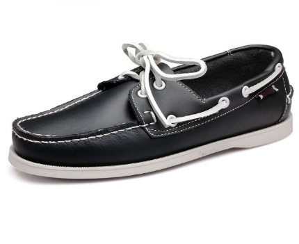 Comfortable men's retro loafers in a classic slip-on design. Versatile footwear for both casual and formal occasions.