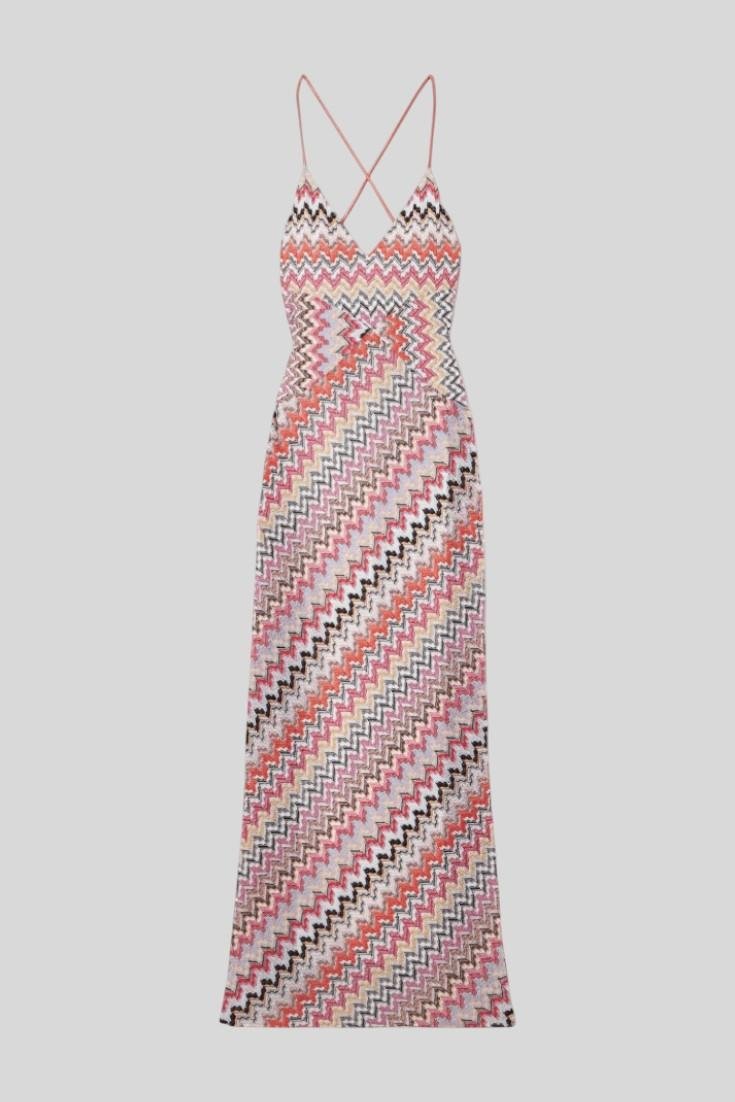 Flowy women's shimmer maxi dress with V-neck and crossed back, ideal for summer vacations and beach elegance.