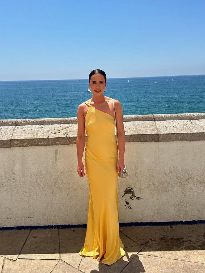 Stunning yellow backless maxi dress, an elegant long gown for parties and events.