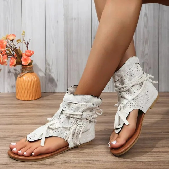 Comfortable women's sandals with a retro design, ideal for summer style, offering a fashionable and casual look.