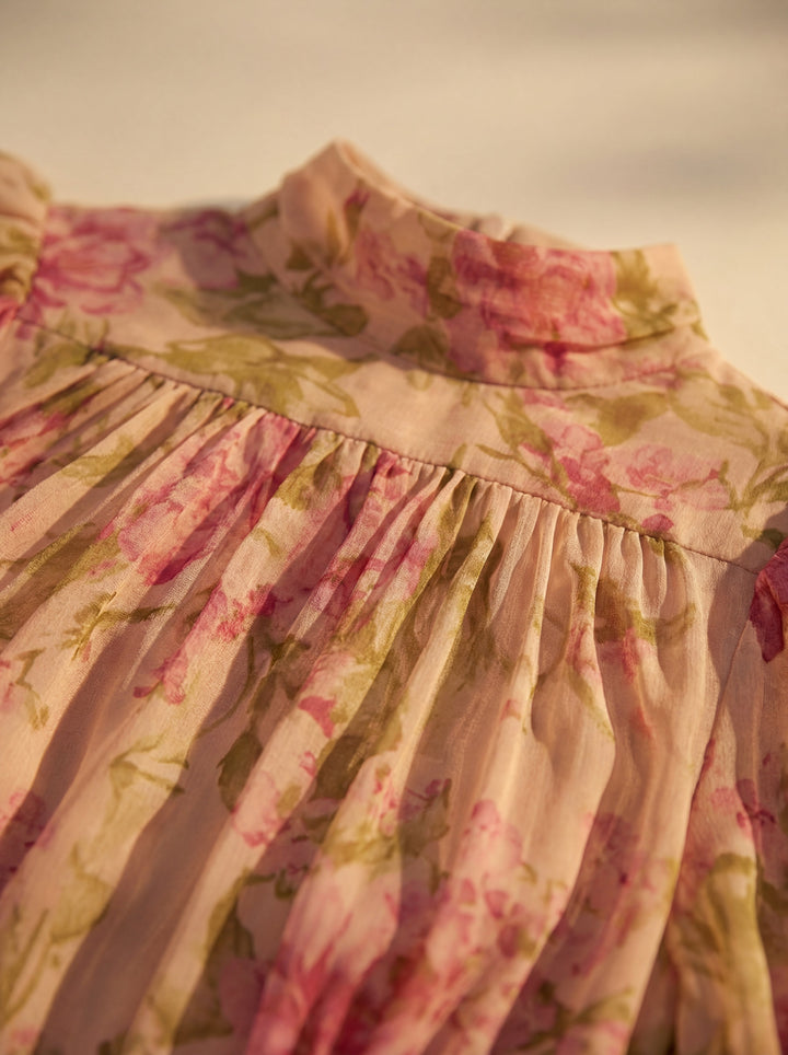 Women's floral dream midi dress, an elegant and flowy party dress with a watercolor print for spring/summer.