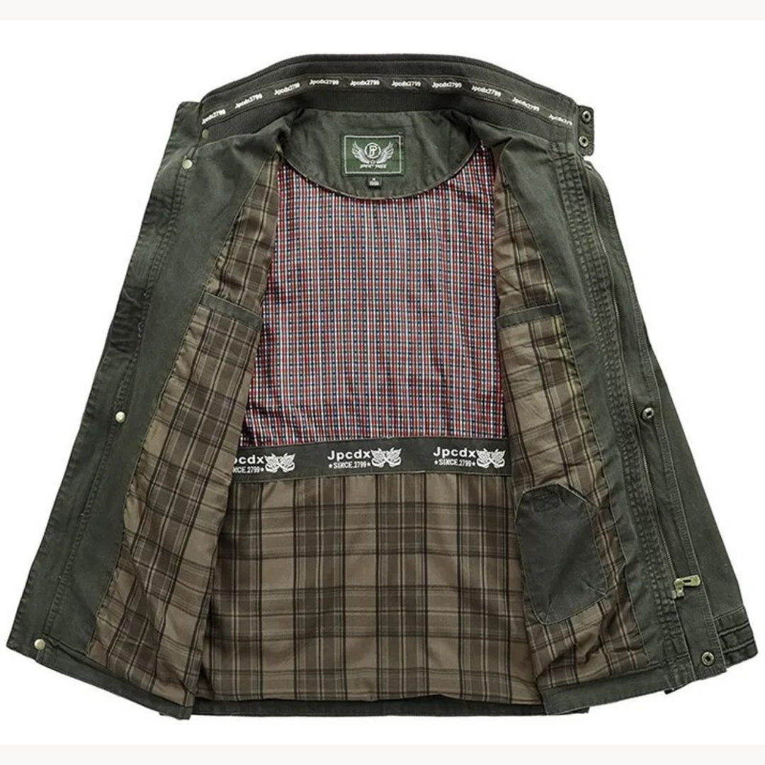 Casual men's rugged cargo jacket, versatile outerwear for everyday style, great for fall & spring.