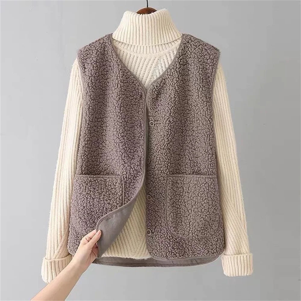 Stylish women's fleece vest, a warm outerwear option for chilly autumn and winter days.