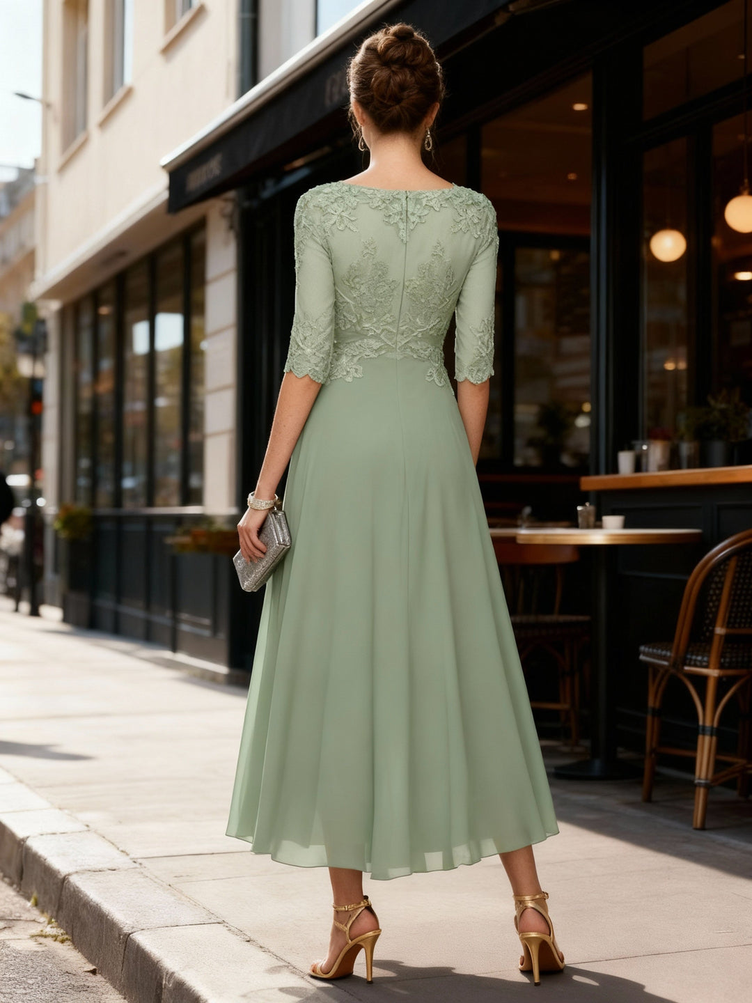 Sophisticated women's evening gown: an elegant flowing maxi dress for galas & formal wear.