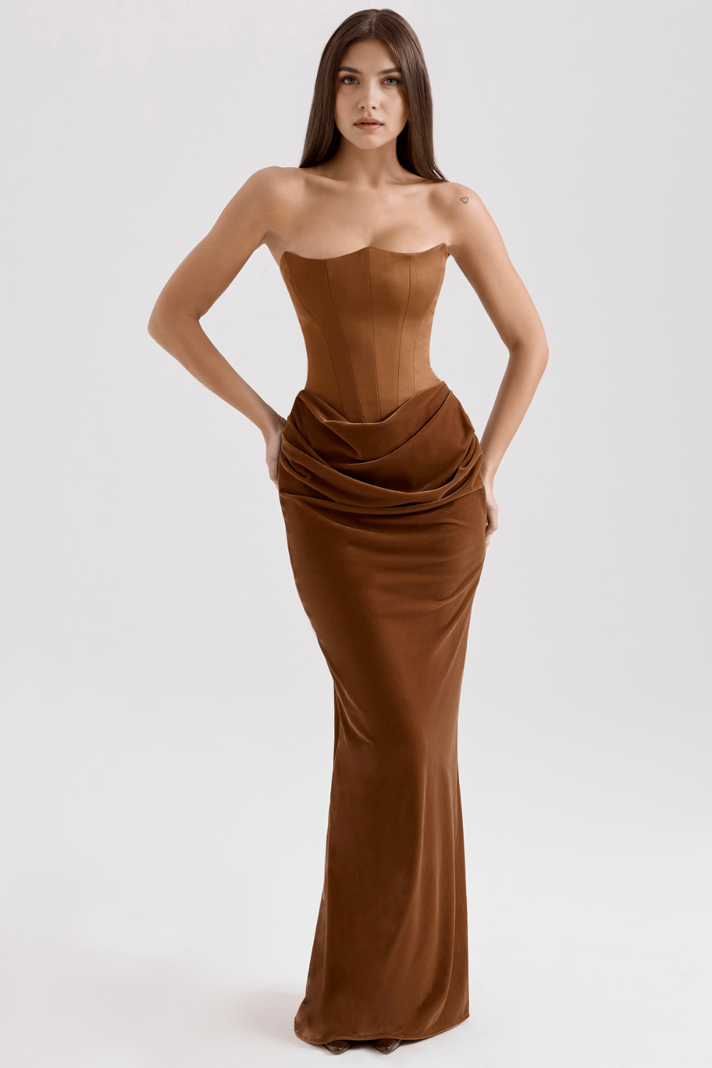 Elegant strapless maxi formal dress, perfect for proms and special occasions.