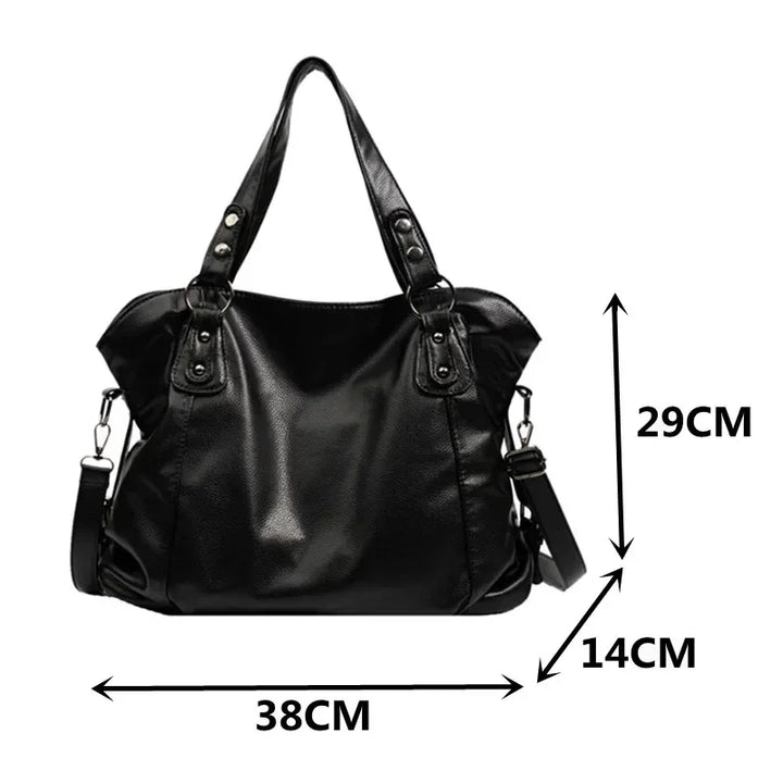 Elegant women's shoulder bag in hobo style, chic and practical for daily fashion needs.