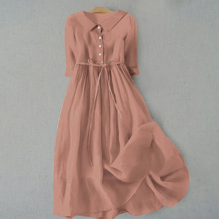 Women's comfortable maxi dress, a versatile and flattering option for elegant summer and resort fashion.