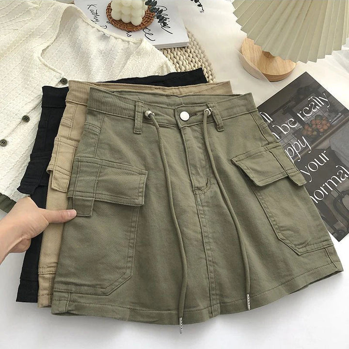Women's high-waist A-line mini skirt, perfect for a vintage street style look.
