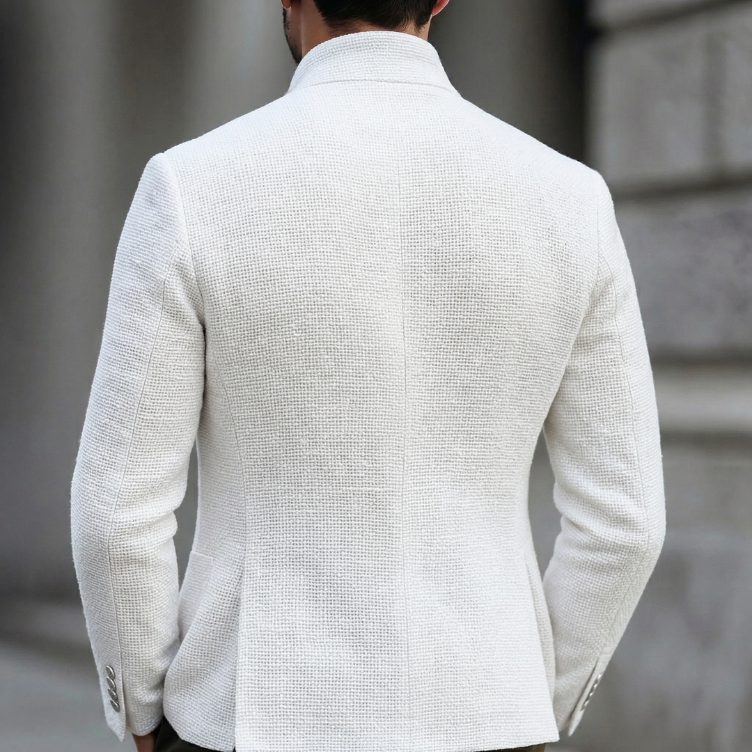 Stylish men's classic single-breasted blazer, a fashion staple for modern smart casual and business attire.