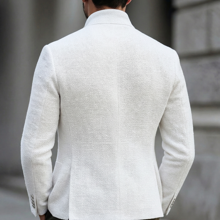 Stylish men's classic single-breasted blazer, a fashion staple for modern smart casual and business attire.