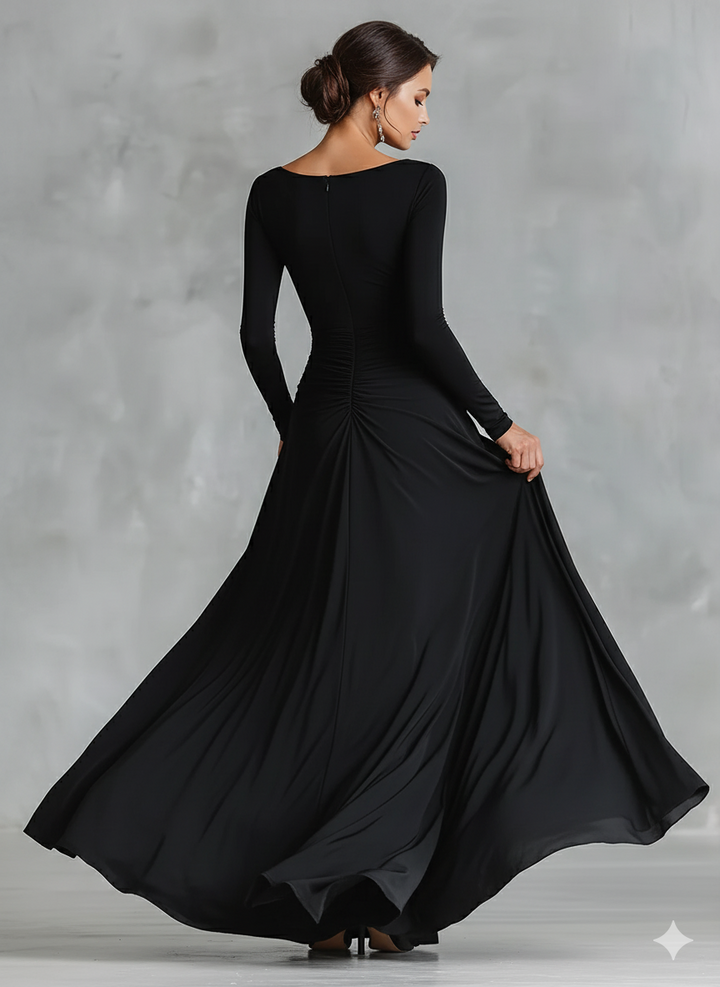 Women's formal black maxi dress, elegant and long, ideal for special occasions, evening wear, and sophisticated events.