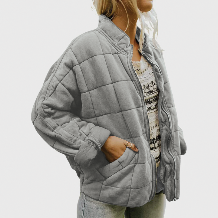 Cozy women's quilted zip jacket for fall/winter, an oversized & stylish outerwear piece in multiple colors.