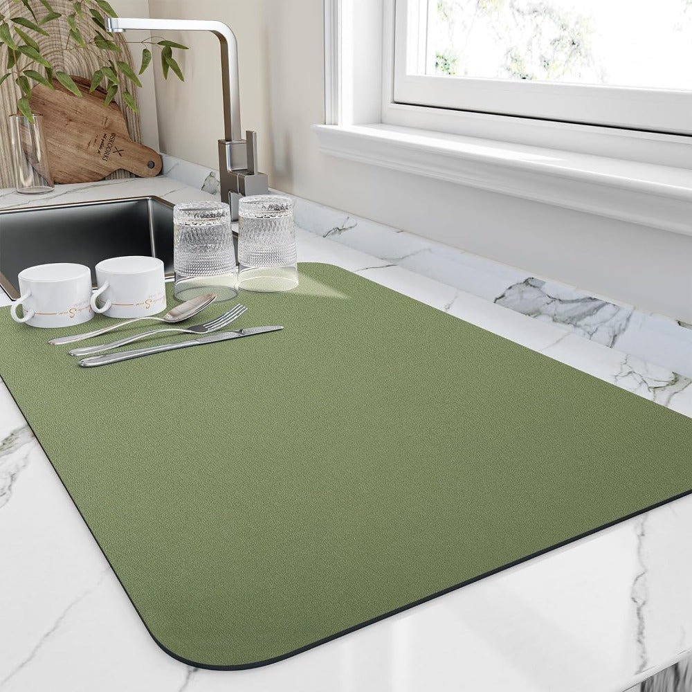Keep your kitchen clean with this fast-drying, ultra absorbent draining mat. Perfect countertop protector & sink mat.