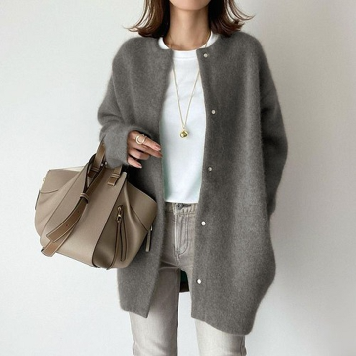 Versatile women's longline button cardigan, chic minimalist design ideal for elegant autumn layering.