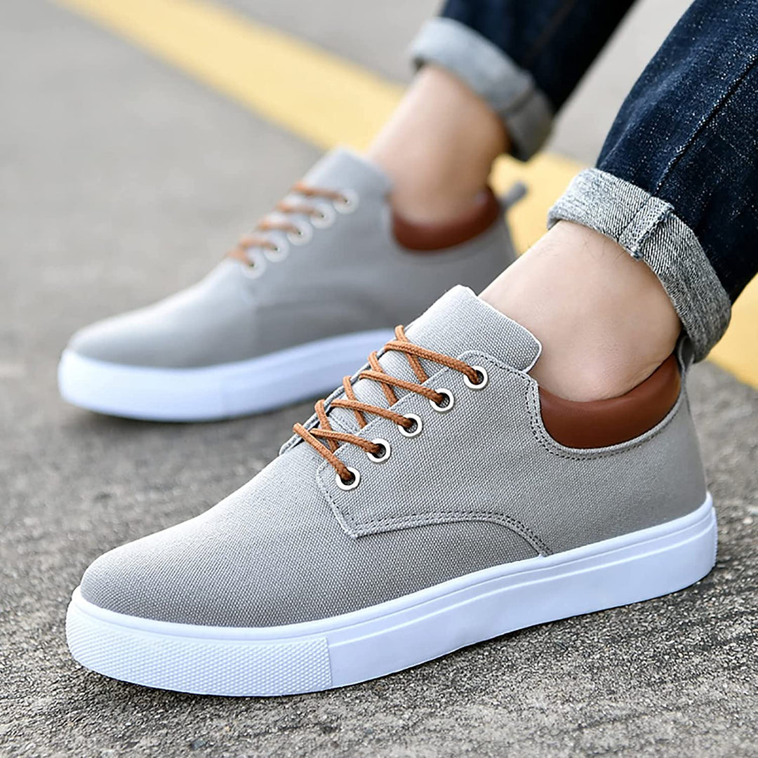 Stylish men's casual shoes, lace-up low-top with a soft cushioned sole for versatile wear.
