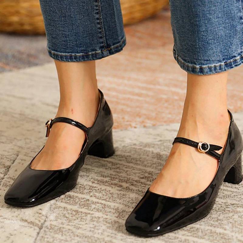 Fashionable women's block heels with orthopedic features, ideal for comfort & summer style.