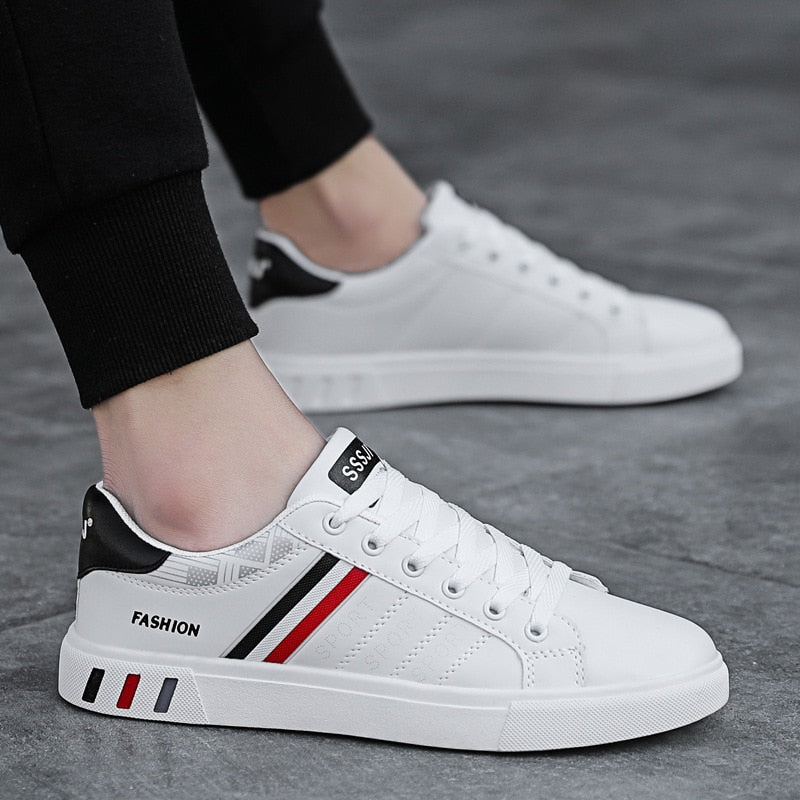 Men's round-toe lace-up low-top sneakers, blending stylish design with everyday comfort.