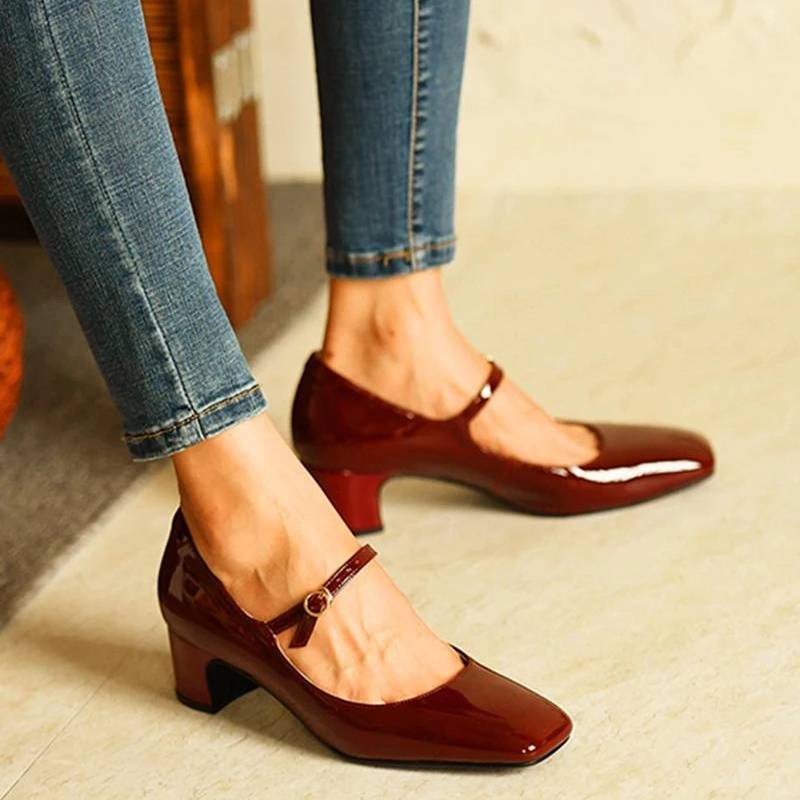 Stylish women's orthopedic block heel shoes for summer, combining fashion with walking comfort.