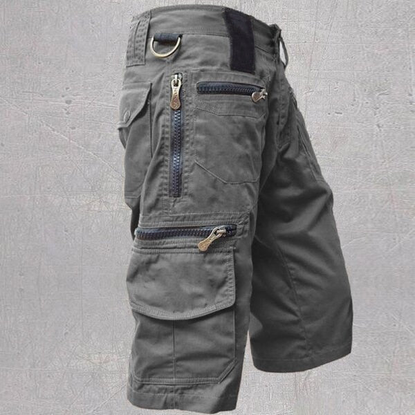 Comfortable women's cargo shorts, ideal for everyday wear, featuring utility pockets and a relaxed fit.