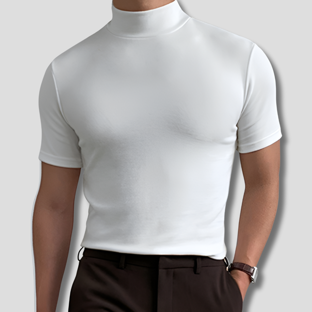 Versatile men's high-collar t-shirt. Regular fit, short sleeve, ideal for casual and sophisticated everyday wear.