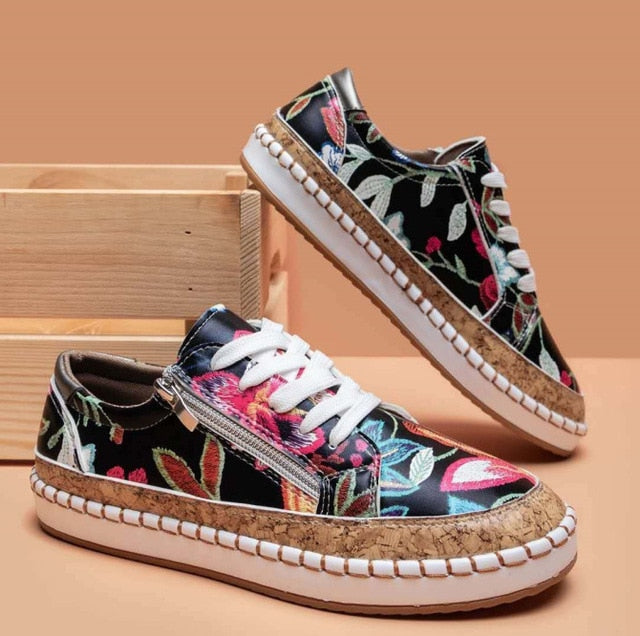 Women's orthopedic sneakers, combining comfort, style, and a beautiful floral design for versatile everyday wear.