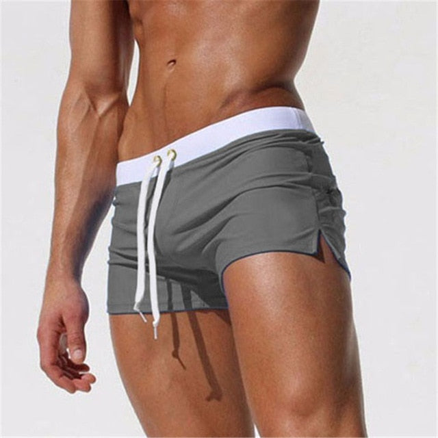 Men's pool wear: modern swim shorts with comfort waistband, quick-dry for active summer days.