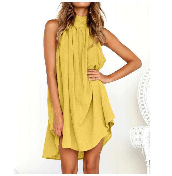 Sophisticated sleeveless summer dress featuring a stylish collar and elegant pleats for versatile casual wear.