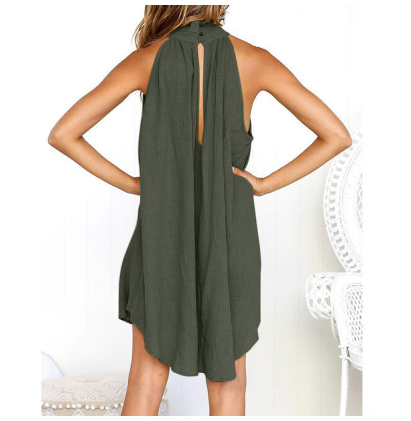 Chic women's sleeveless day dress for summer; versatile, elegant, and comfortable with collar and pleats.