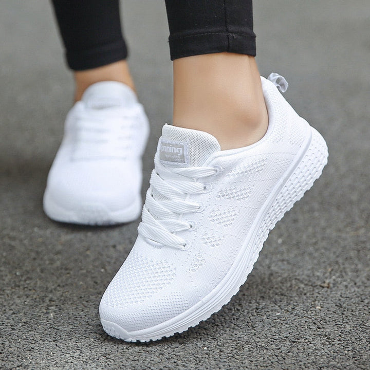 Orthopedic women's sneakers with arch support, ideal for walking, running, and daily comfort.