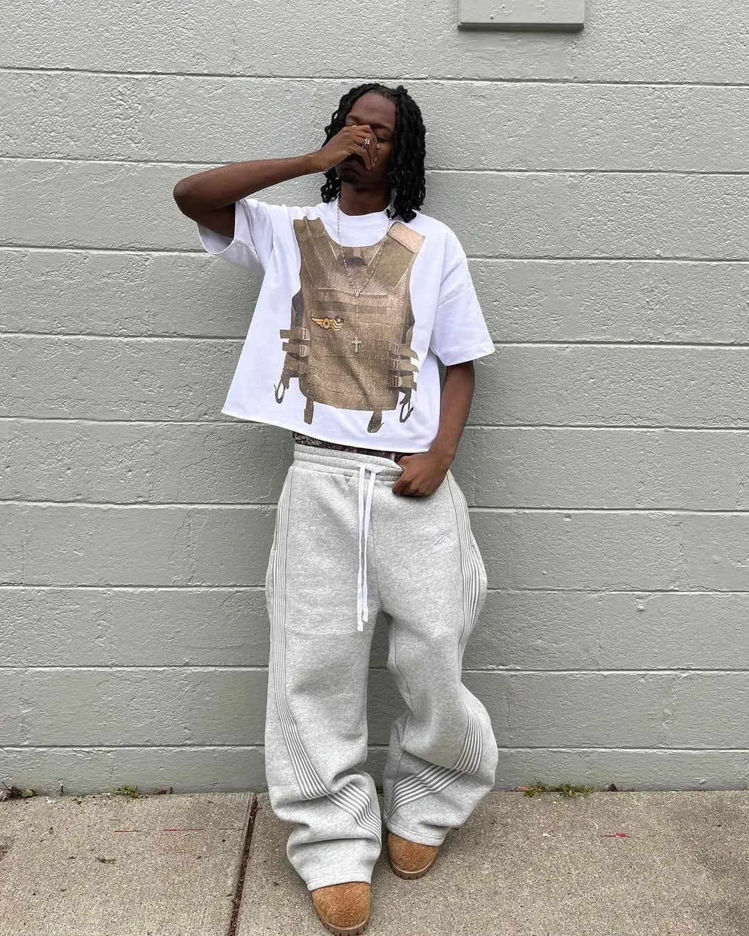 Comfortable men's striped loungewear sweatpants with a retro design, perfect for casual relaxation.