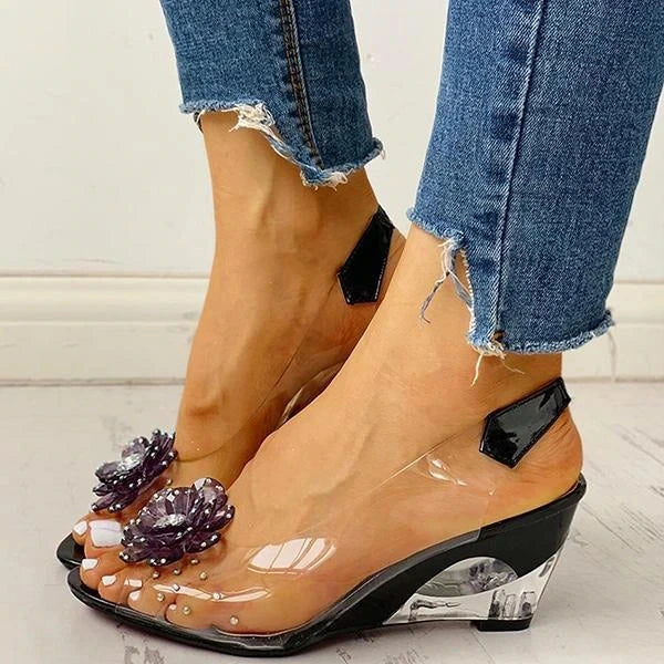 Lightweight women's jelly sandals with a comfortable sole, ideal for summer beach days.