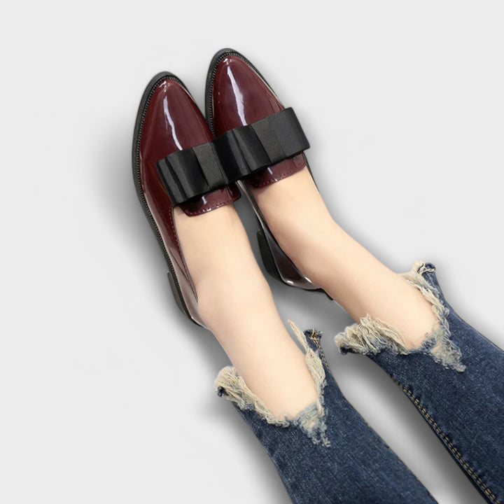 Elegant women's flat moccasin loafers with decorative stitching, comfortable slip-on shoes for casual or smart-casual.