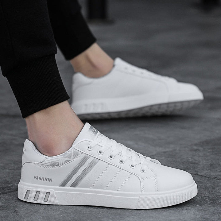 Comfortable men's low-top lace-up sneakers, perfect for versatile casual and everyday looks.