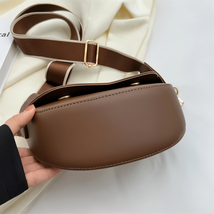 Women's chic crossbody bag for everyday convenience, a stylish fashion accessory & compact purse.