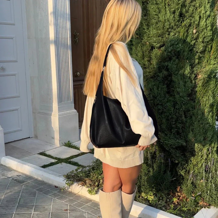 Modern everyday hobo bag for women, zippered shoulder bag, perfect for fashion.