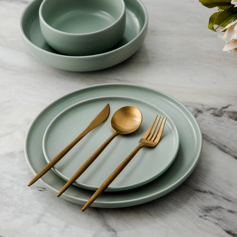 Aurora 24-piece cutlery set, sleek kitchen utensils for a modern table.