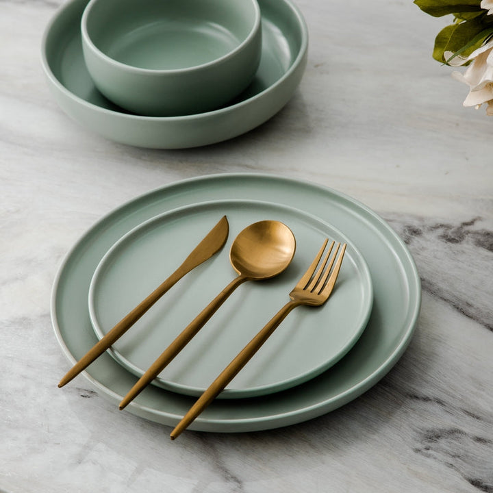 Aurora 24-piece cutlery set, sleek kitchen utensils for a modern table.