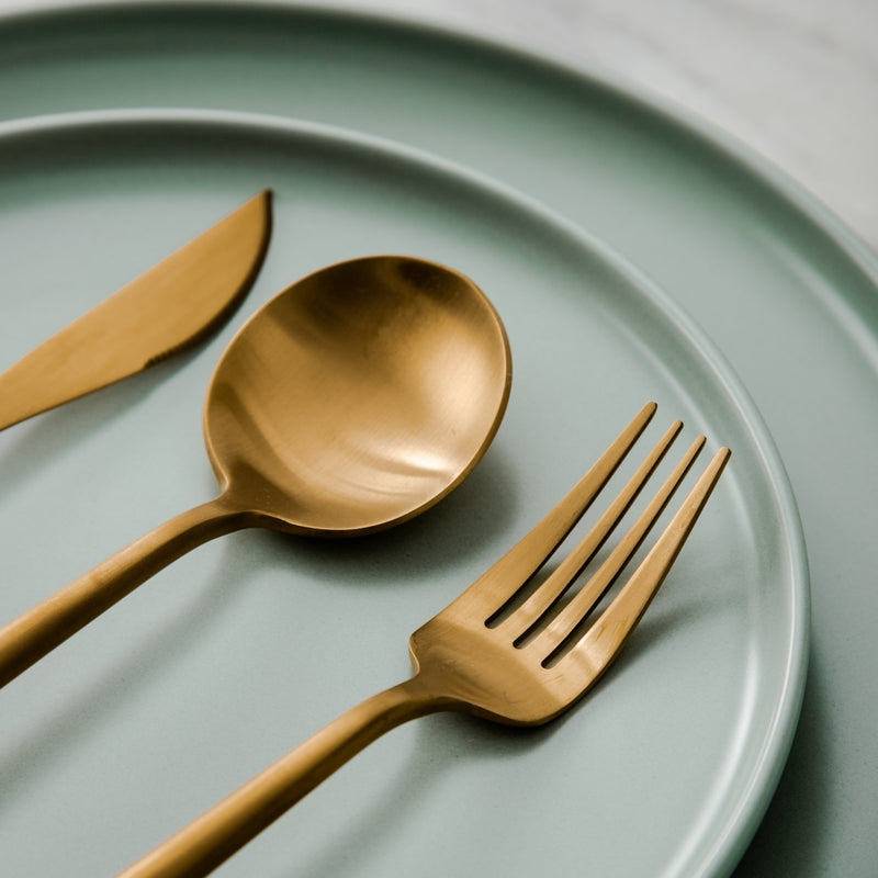 Elegant silver cutlery set, modern flatware for refined dinnerware.