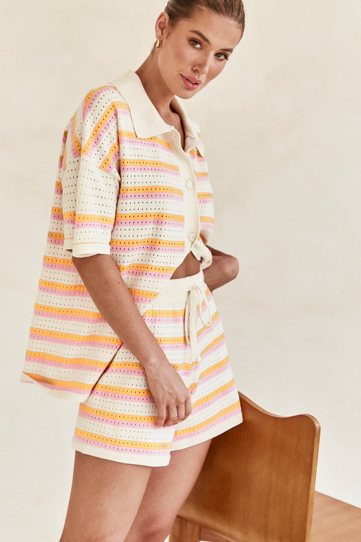 Casual women's two-piece set for summer holidays, stylish & breathable for resort wear.