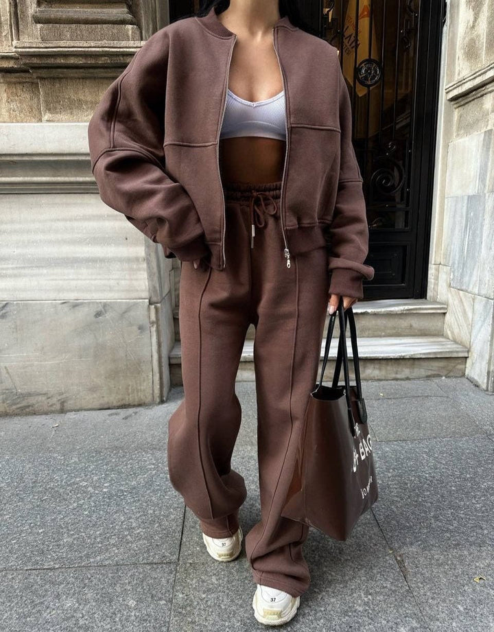 Modern women's cozy tracksuit set. Stylish two-piece polyester outfit, offering comfort & a relaxed fit for lounge wear. [[lstfy-media:7]]