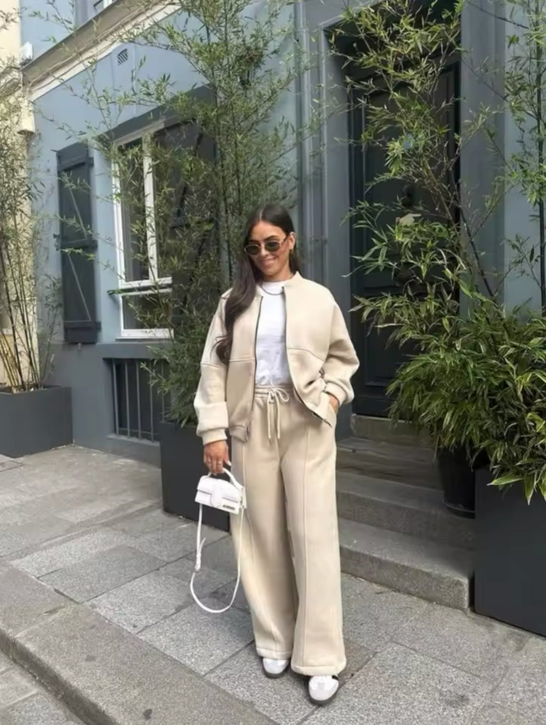 Women's stylish & comfortable tracksuit set. Two-piece cozy outfit in relaxed fit, ideal polyester lounge wear for women. [[lstfy-media:5]]