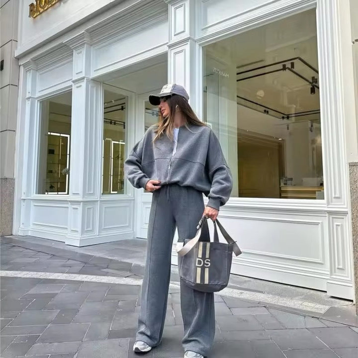 Stylish women's polyester loungewear set. Cozy two-piece tracksuit for ultimate comfort & relaxed fit casual outfits. [[lstfy-media:2]]