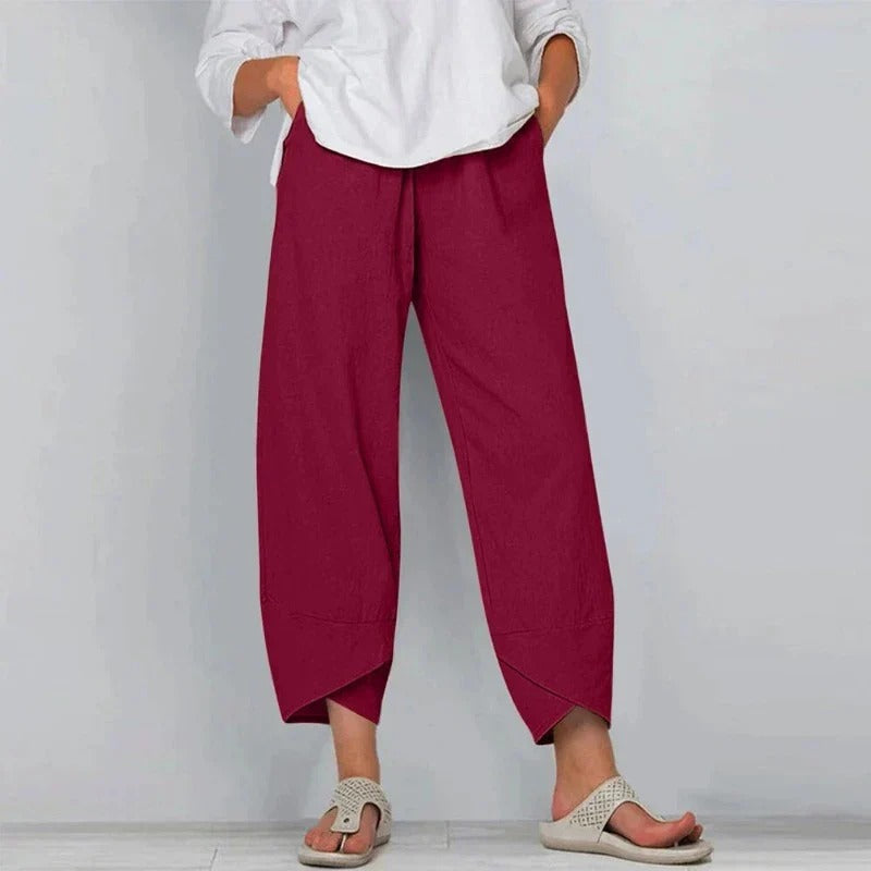 Model wearing comfortable women's balloon pants with a distinctive tulip hem, ideal for relaxed summer outfits.