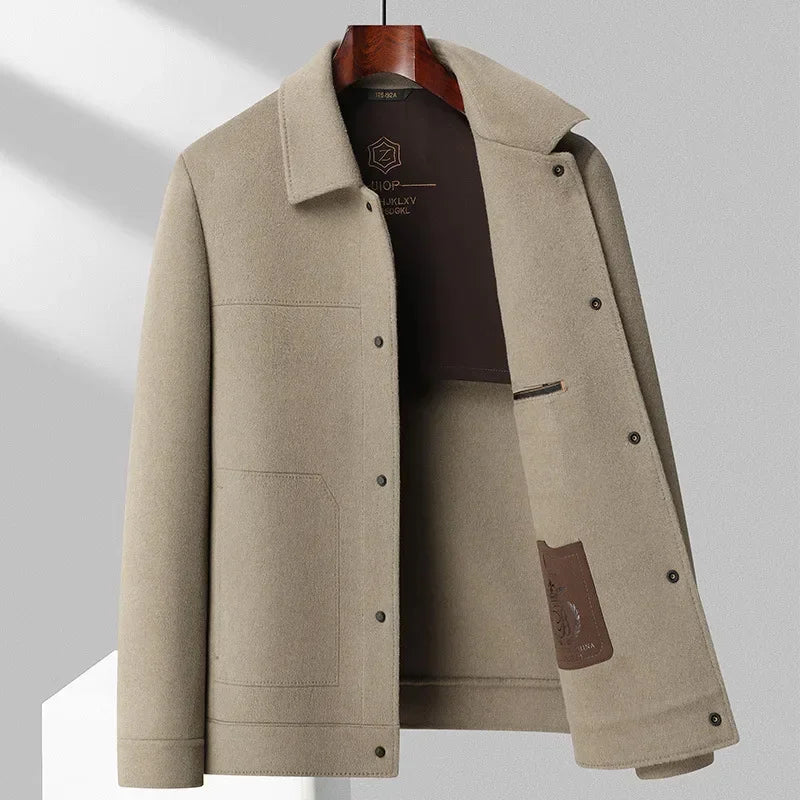 Men's elegant classic jacket in a sleek design, perfect for timeless style and versatile autumn wear.