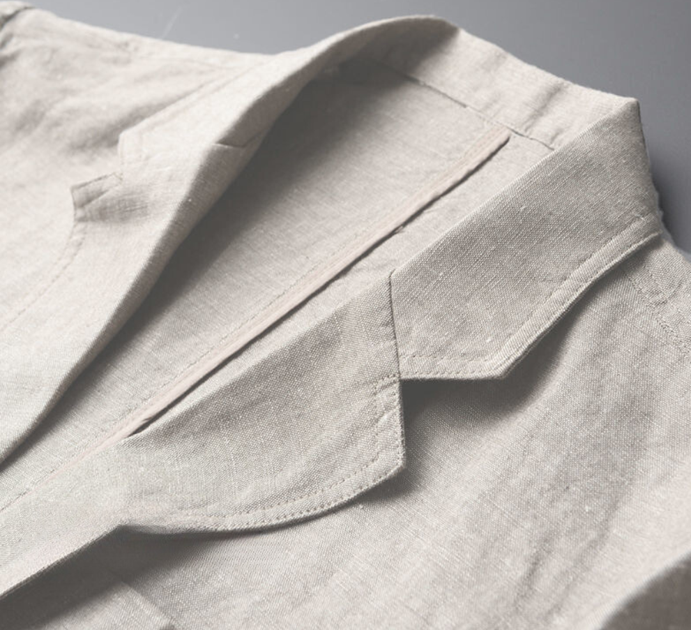 Stylish women's lightweight blazer, enhancing your spring and summer outfits.