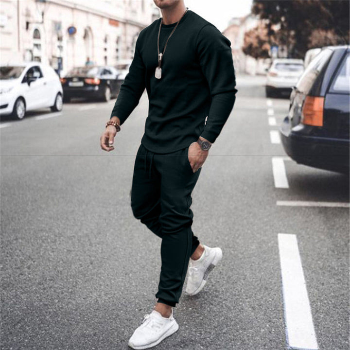 Modern men's slim fit jogging tracksuit. Comfortable two-piece set for casual sports & athletic wear.