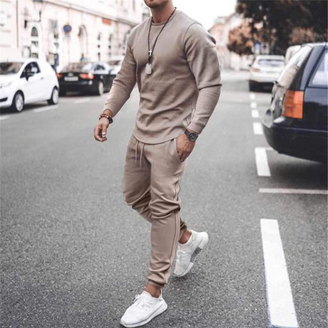Versatile men's slim fit tracksuit, great for activewear, casual sports, or comfortable loungewear.
