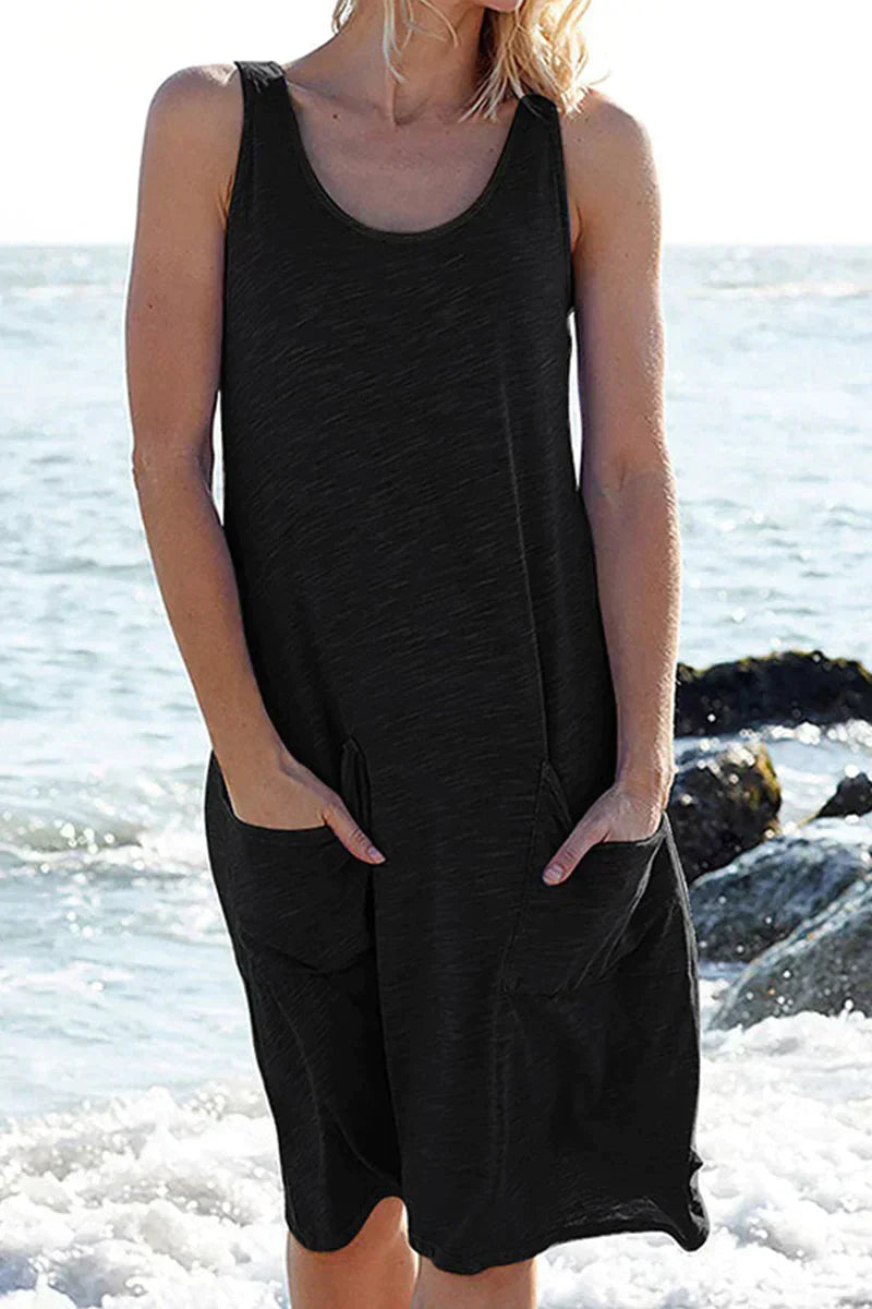 Comfortable women's summer dress with a flowy design, ideal for casual beach days or elegant vacation evenings.