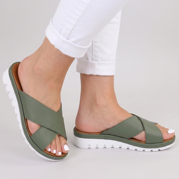 Comfortable women's orthopaedic sandals. Flat summer shoes with foot support, suitable for casual & holiday wear.