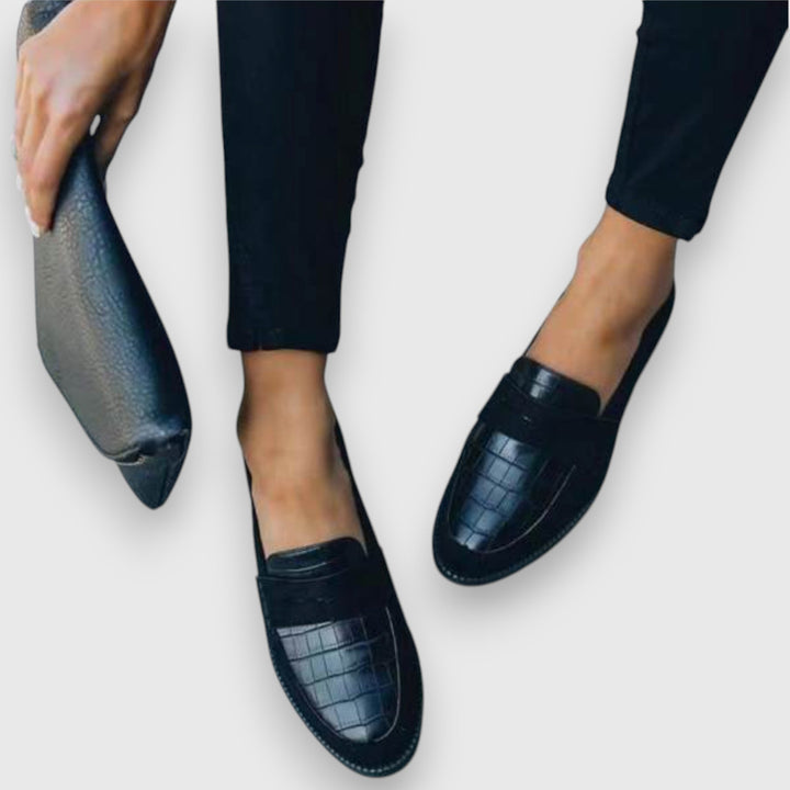 Chic women's slip-on loafers. Elegant yet casual comfort flats, ideal for versatile spring & summer fashion.